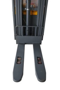 Штабелер самоходный XILIN CDDR15-III 1,5 т 5,6 м -1 Штабелер самоходный XILIN CDDR15-III 1,5 т 5,6 м 24/200 В/Ач-1